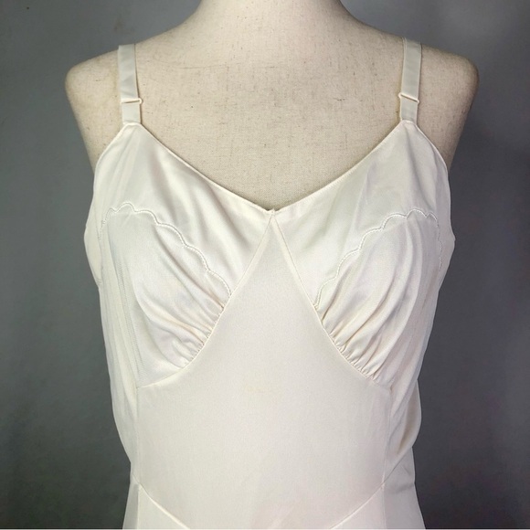 VINTAGE Aristocraft slip ivory scallop embroidery 38 tall bridal sissy grunge - Picture 2 of 8